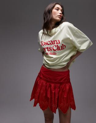 Topshop – Minirock in Rot mit Muschelsaum und Zierausschnitten - view 1
