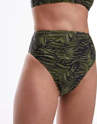 Topshop - Mix and Match - Bikinihose in Khaki mit abstraktem Tierfellmuster, hohem Bund und hohem Beinausschnitt-Grün