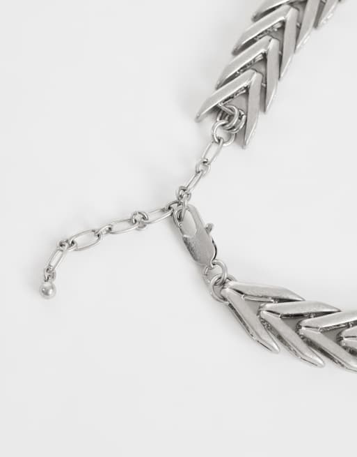 Topshop Molly collar length arrow necklace in silver, 3 of 4
