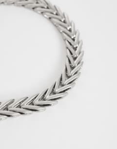 Model wearing Molly snake chain choker in silver