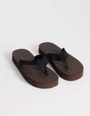  Molly toe thong sandal in chocolate