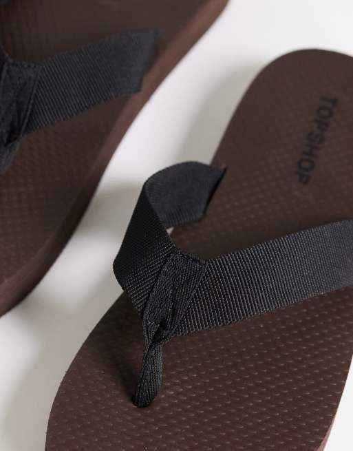 Topshop – Molly – Zehensteg-Sandalen in Schokobraun, 3 von 4