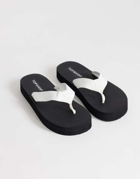 Topshop – Molly – Zehenstegsandalen in Schwarz und Weiß - view 1
