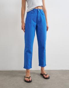 Model wearing Mom high rise loose fit jean in cobalt