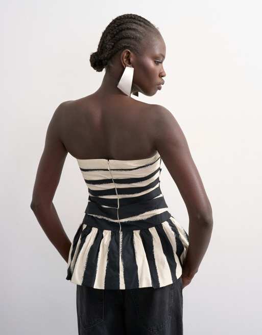 Topshop - Monokrom bandeau-top med rynker over brystet og peplumkant, 3 af 4