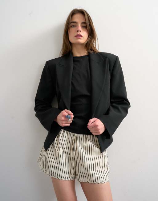 Topshop - Monokrome løbeshorts med striber i krølstof, 2 af 5