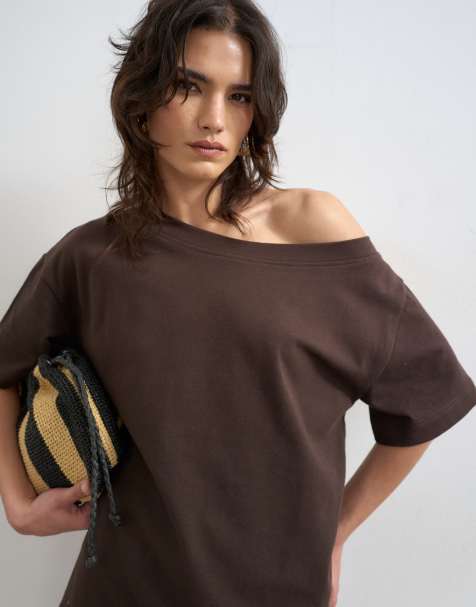 Topshop – Mörkbrun t-shirt med sänkt axelsöm - view 1