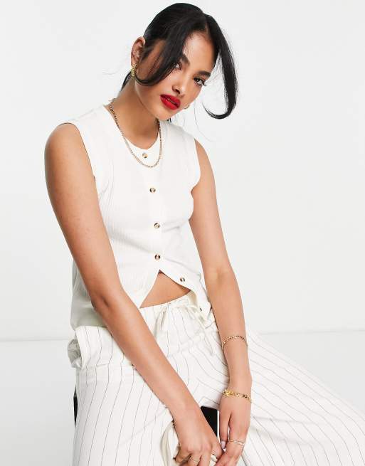 Topshop - Mouwloos geribbeld hemdje met knopen in wit
