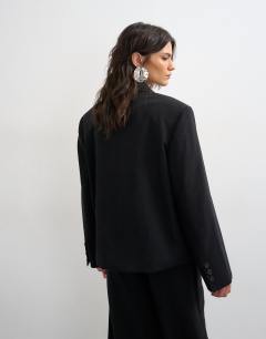Model wearing Multipocket blazer in black