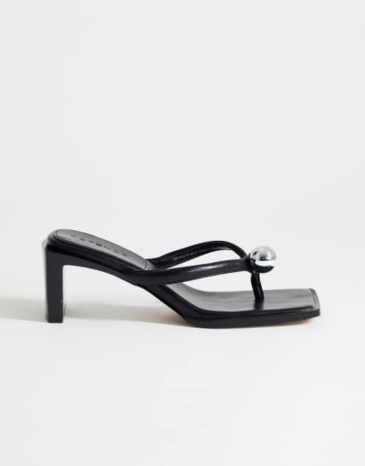 Topshop Nadeem mid heel toe thong sandal with hardware in black, 2 of 4