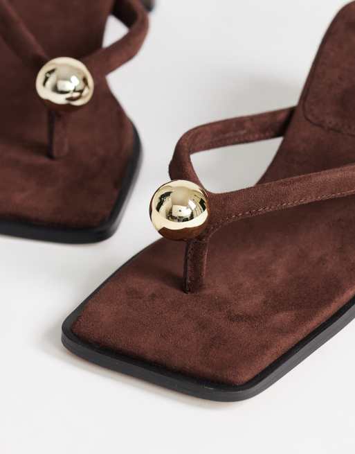 Topshop Nadeem mid heel toe thong sandals with hardware in chocolate, 4 of 4