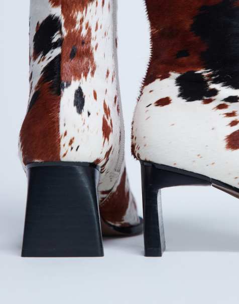 Topshop - Nadie - Enkellaarzen van echt leer met hoekige neus in koeienprint van pony