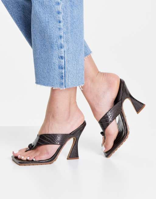 Topshop – Nala – Zehenstegsandalen in Schokoladenbraun