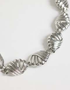 Model wearing Naleigh swirl necklace in silver