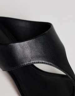 Model wearing Nancy toe thong mid heel sandal in black