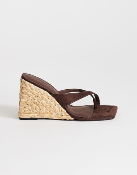 Topshop – Naomi – Mules-Sandalen aus Bast in Schokobraun aus Wildlederimitat mit Keilabsatz und Zehensteg - view 1