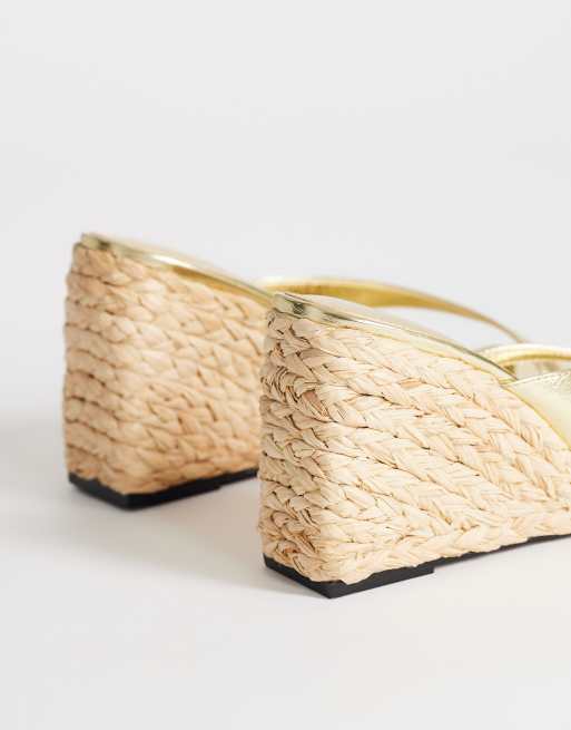 Topshop - Naomi - Sandales style mules compensées en raphia à boucle d'orteil - Doré, 3 de 4