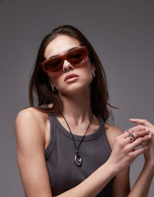 Topshop - Napoli - Eckige Sonnenbrille in milchigem Braun