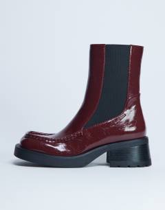 Narla square toe chelsea boot in burgundy