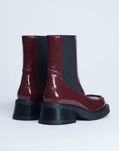 Model wearing Narla square toe chelsea boot in burgundy