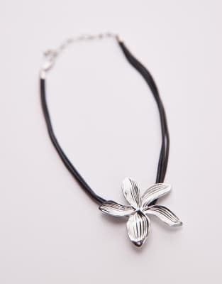 Topshop Nellie Choker Necklace With Flower Pendant In Silver