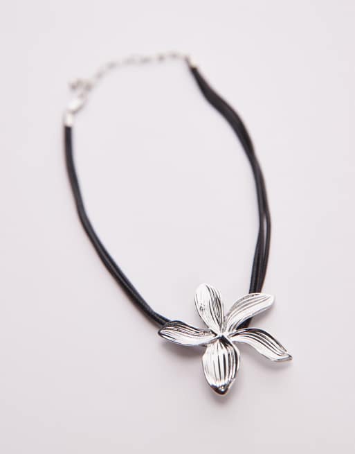Topshop - Nellie - Collarino con fiore argentato, 2 di 3