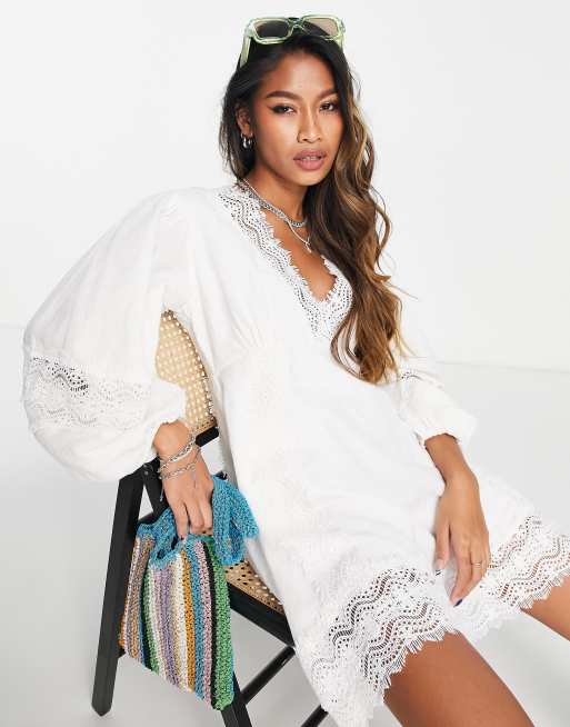 Topshop - Nette jurk met kanten rand, V-hals en lange mouwen in ivoorwit