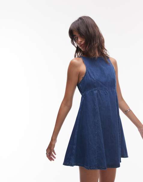 Topshop – Niebieska jeansowa zwiewna sukienka mini z prostym dekoltem - view 1