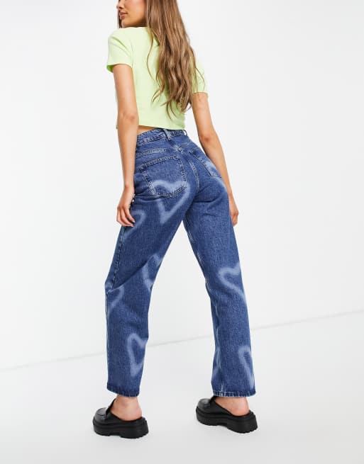 Topshop – Niebieskie mom jeans oversize z wybielonymi sercami, 2 z 4
