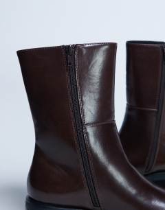 Model wearing Nina chunky heeled ankle boot in chocolate