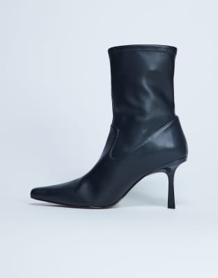 Topshop - Noah - Stiefel in Schwarz mit spitzer Zehenpartie