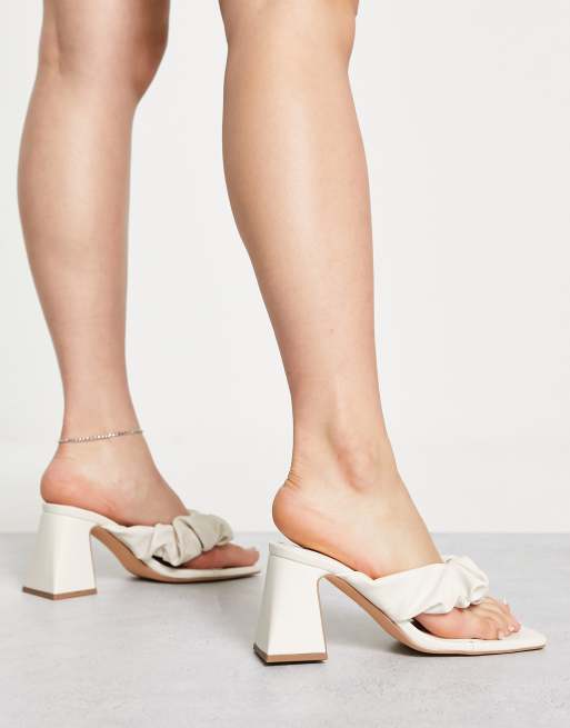 Topshop – Nori – Geraffte Pantoletten-Sandalen mit Blockabsatz in