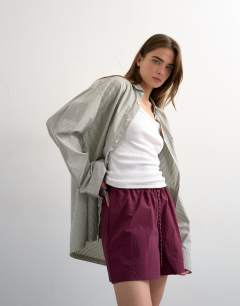 Nylon runner short with insert ties