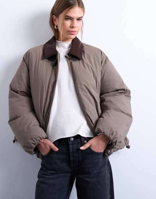 Topshop – Nylonowy ocieplany płaszcz w kolorze khaki z kontrastowym kołnierzem z imitacji zamszu