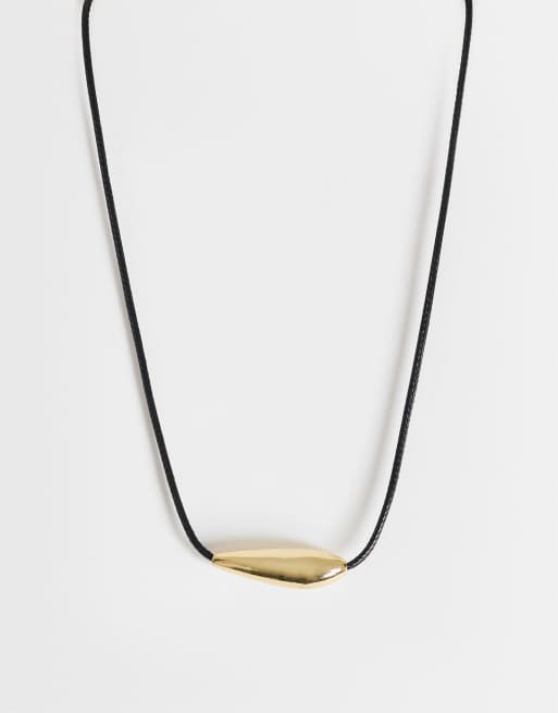 Topshop Octavia collar length necklace in black with gold detail, 2 of 4