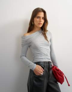 Model wearing Off shoulder ruched long sleeve top in grey marl