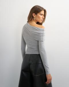 Model wearing Off shoulder ruched long sleeve top in grey marl