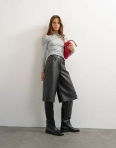 Model wearing Off shoulder ruched long sleeve top in grey marl