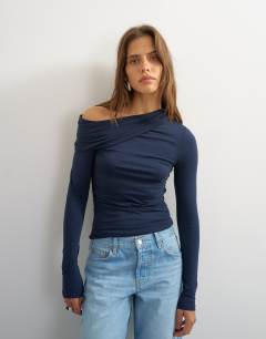 Model wearing Off shoulder ruched long sleeve top in navy