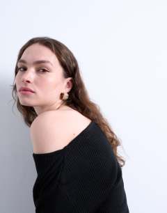 Model wearing Off the shoulder knitted top in black