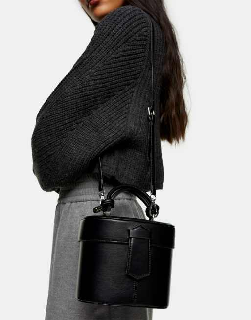Topshop – Okrągła torebka do ręki w czarnym kolorze