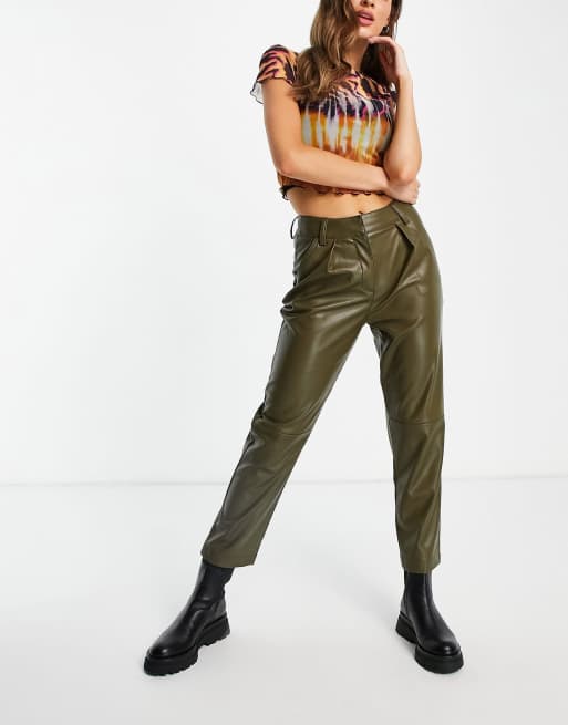 Topshop – Oliwkowozielone spodnie o zaokrąglonym kraju z imitacji skóry