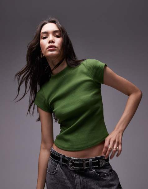 Topshop – Oliwkowy prążkowany T-shirt o dopasowanym kroju z zaokrąglonym dołem - view 1