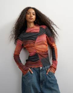Ombre ruched long sleeve top