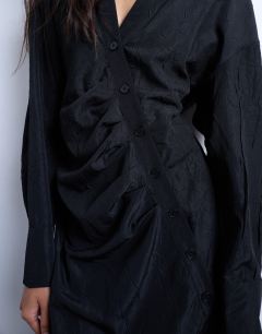 Model wearing Open collar ruched long sleeve midi shirt dress in black