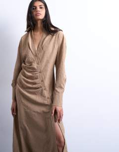 Model wearing Open collar ruched long sleeve midi shirt dress in taupe