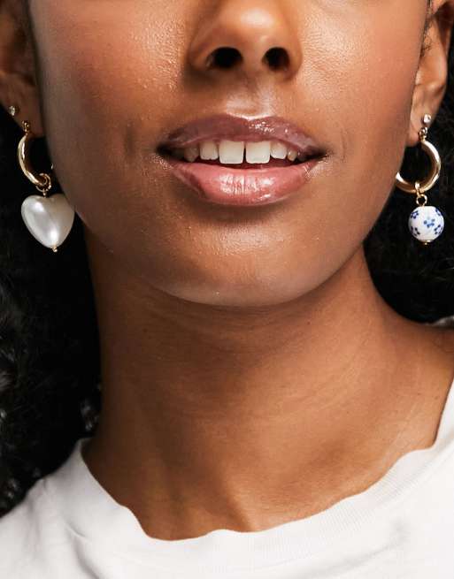 Topshop - Orecchini a cerchio oro con pendente a cuore e perle spaiate