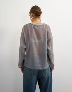 Model wearing Organza crew neck oversized top in grey