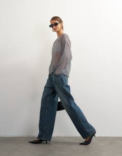 Model wearing Organza crew neck oversized top in grey