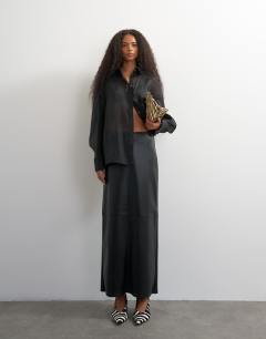 Model wearing Organza shirt in black
